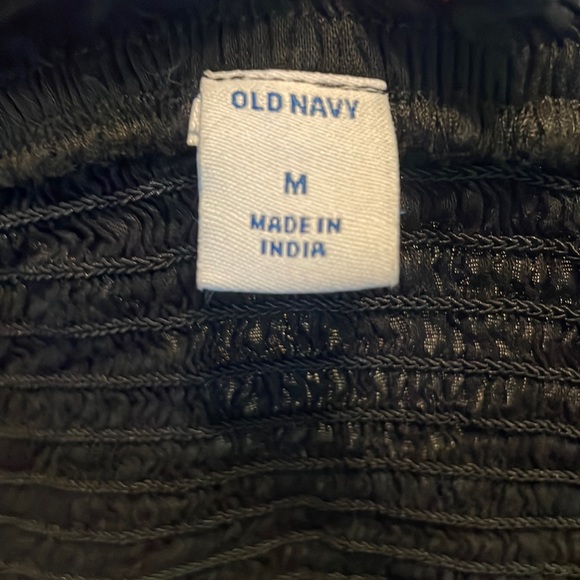 Flattering black top. Can be work on or off shoulder. - Picture 4 of 4